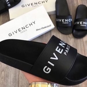 Givenchy slipper | 250 AED