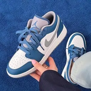 Nike shoes | 300 AED