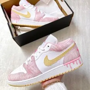 Nike shoes | 300 AED