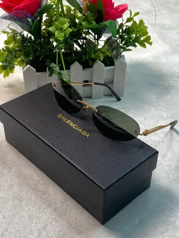 BALENCIAGA