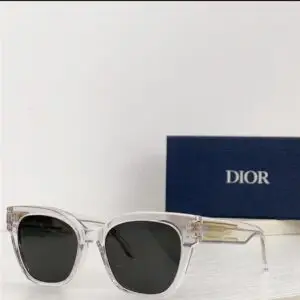 CHRISTIAN DIOR