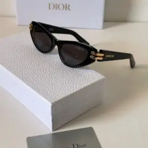 CHRISTIAN DIOR