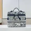 CHRISTIAN DIOR
