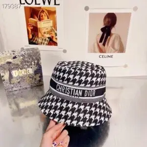 CHRISTIAN Dior