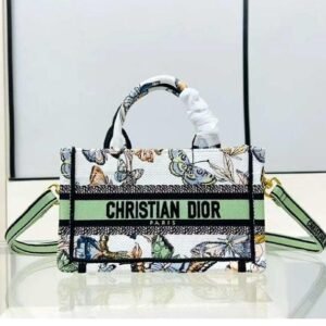 CHRISTIAN DIOR