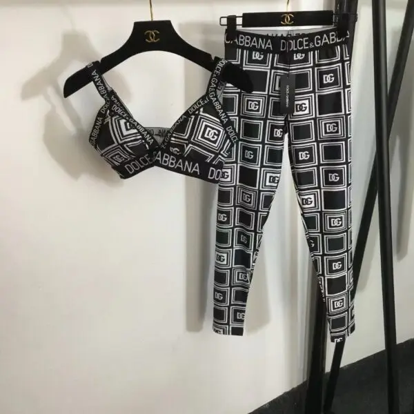 D & G
