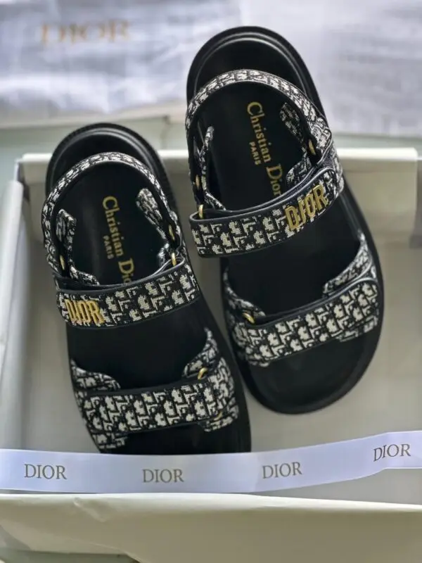 DIOR