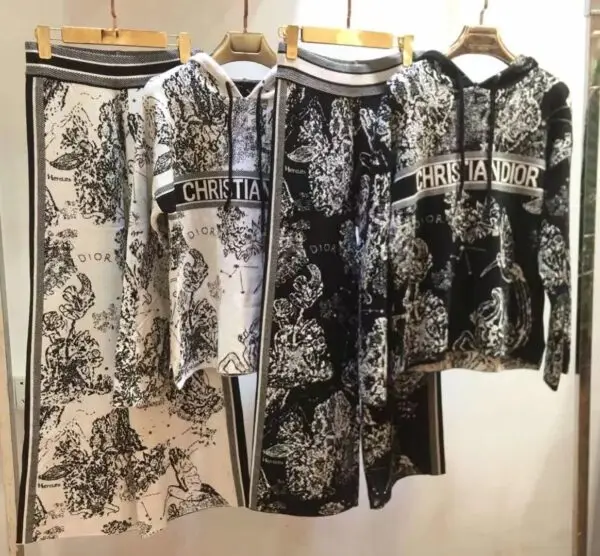 DIOR