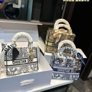 DIOR