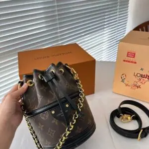 LOUSE VUITTON