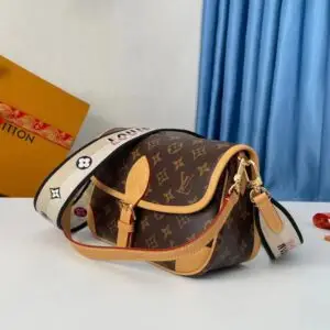 LOUSE VUITTON
