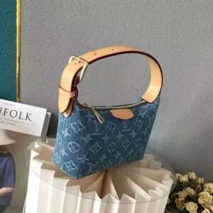 LOUSE VUITTON