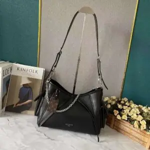LOUSE VUITTON