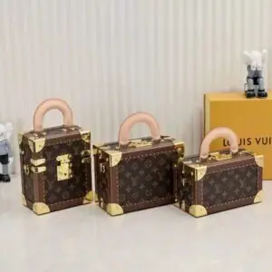 LOUSE VUITTON