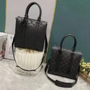 LOUSE VUITTON