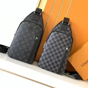 LOUSE VUITTON
