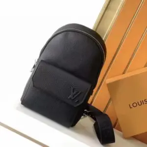 LOUSE VUITTON