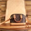 LOUSE VUITTON