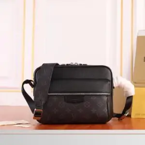 LOUSE VUITTON