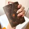 LOUSE VUITTON