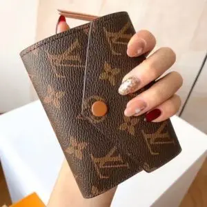 LOUSE VUITTON