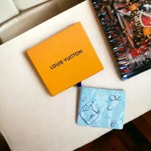 LOUSE VUITTON