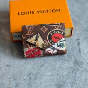 LOUSE VUITTON