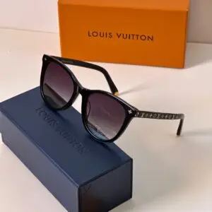 LOUSE VUITTON