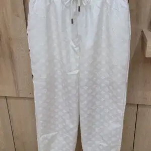 LOUSE VUITTON