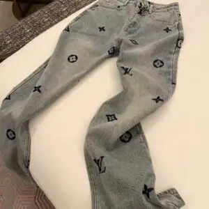 LOUSE VUITTON