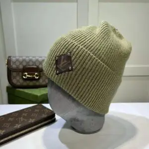 LOUSE VUITTON