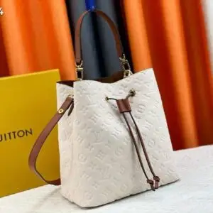 LOUSE VUITTON
