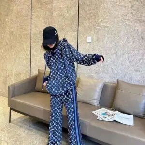 LOUSE VUITTON