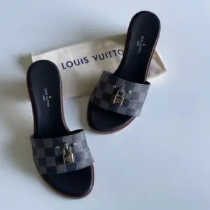 LOUSE VUITTON