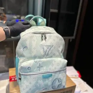 LOUSE VUITTON