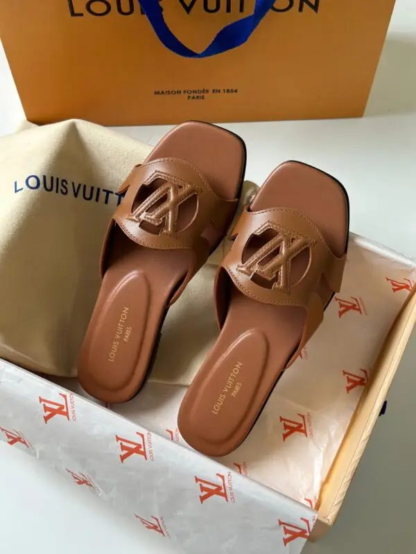 LOUSE VUITTON