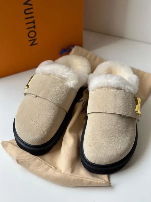LOUSE VUITTON