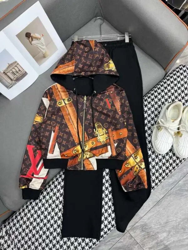 LOUSE VUITTON