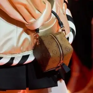 LOUSE VUITTON