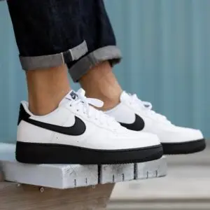 NIKE AIR FORCE 1 LOW WHITE BLACK