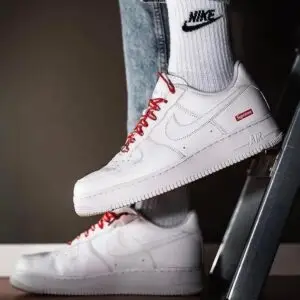NIKE AIR FORCE 1 SUPREME