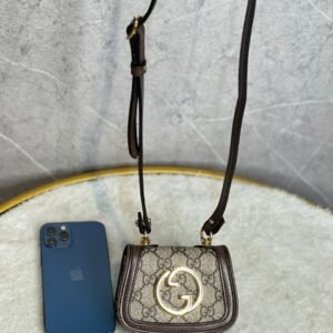 Blondie wallet with strap - Dubai Fashion LUX