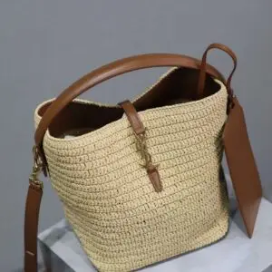 Design LE 37 IN WOVEN RAFFIA AND VEGETABLE-TANNED LEATHER - Dubai Fashion LUX
