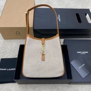 Design Le 5 à 7 monogram-plaque shoulder bag - Dubai Fashion LUX