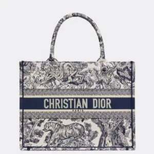 Design MEDIUM BOOK TOTE Ecru and Blue Toile de Jouy Embroidery (36 x 27.5 x 16.5 cm) - Dubai Fashion LUX