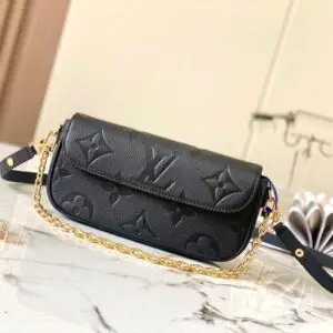 Design Wallet on Chain Ivy - Leather Crossbody Bag for Women - Dubai Fashion LUX