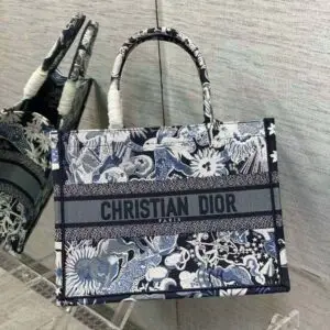 Design Women Medium Book Tote bag