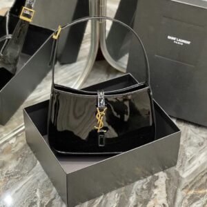Hobo bag in black - Dubai Fashion LUX