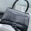 Hourglass shoulder bag with logo - Dubai Fashion LUX