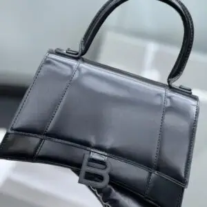 Hourglass shoulder bag with logo - Dubai Fashion LUX